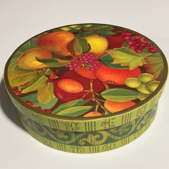 HARRY & DAVID BEAUTIFUL FESTIVE ROUND BOX FILLED WITH 24 TEA LIGHTS - Picture 2 of 8